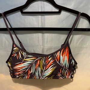 NWOT Mossimo Target bikini swimsuit top. Size MED